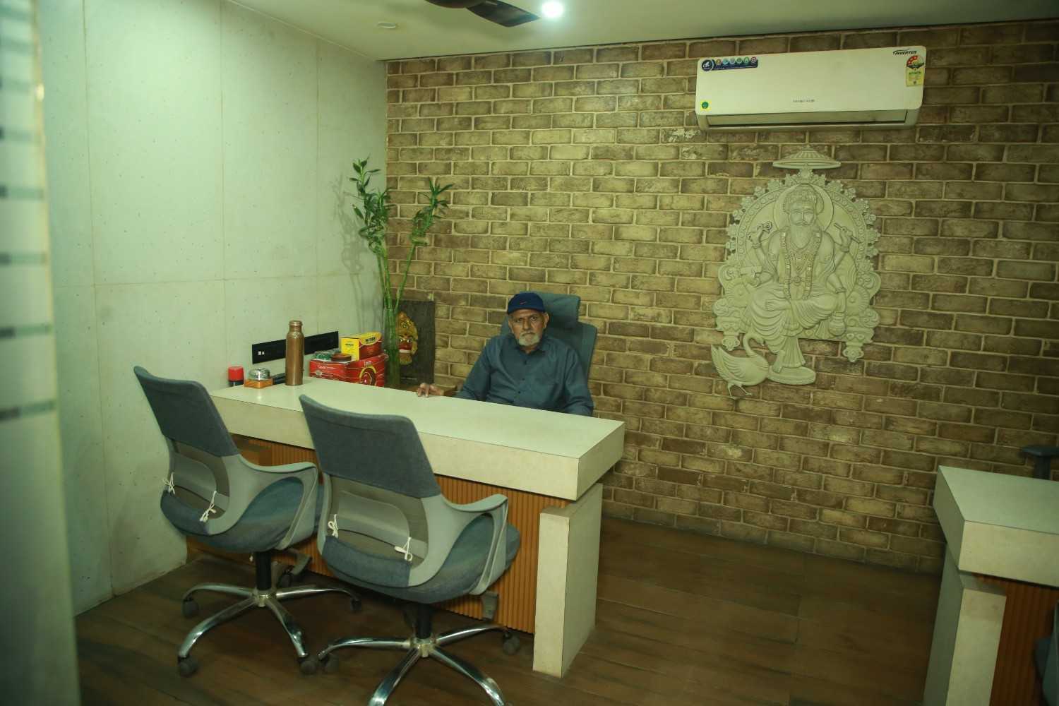 Mr. Bharat Dudakiya